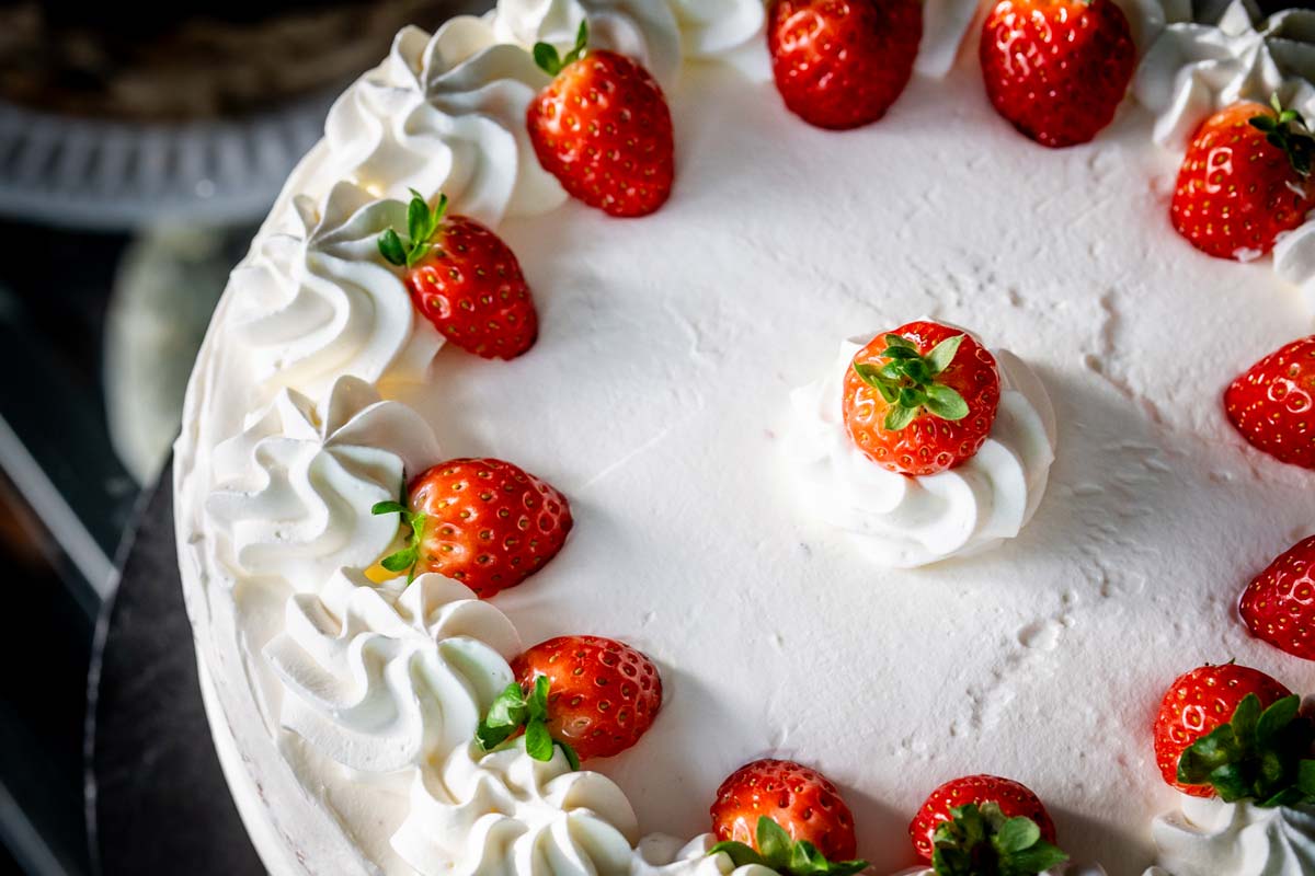 Cake with fresh Strawberries