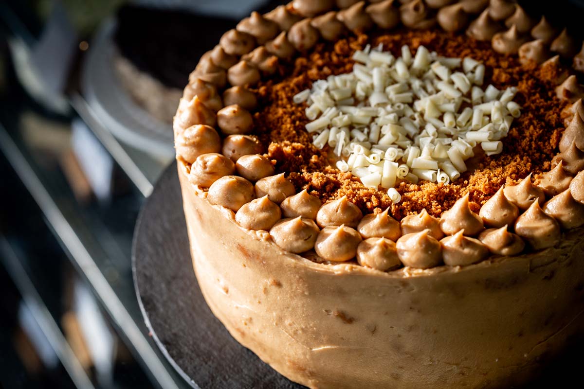 Cake with chocolate curls
