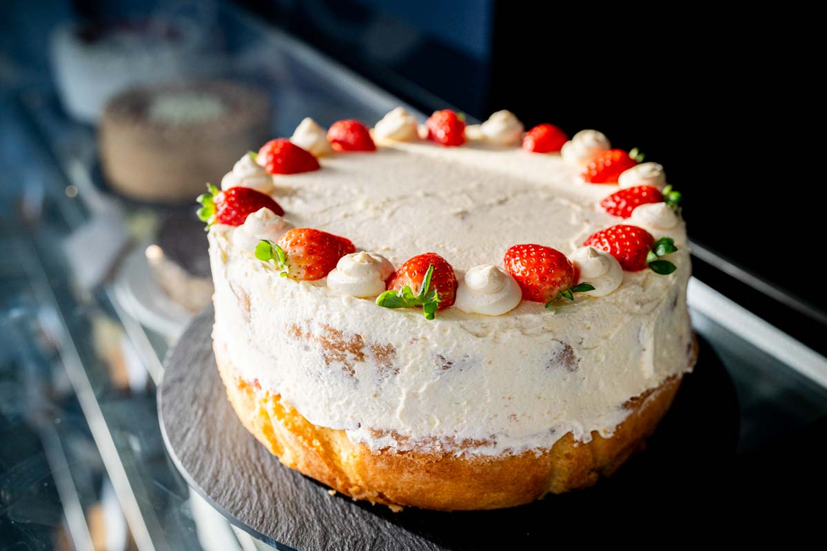 Cake with strawberries